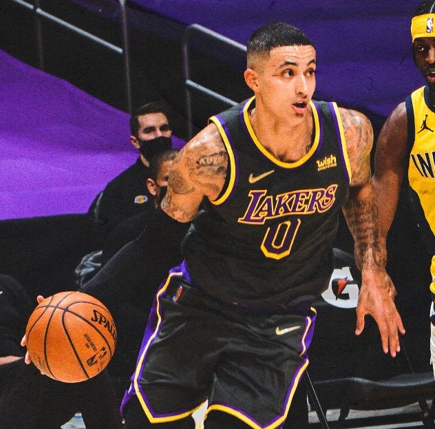 Kyle Kuzma brilha e Lakers viram no último quarto contra os Pacers