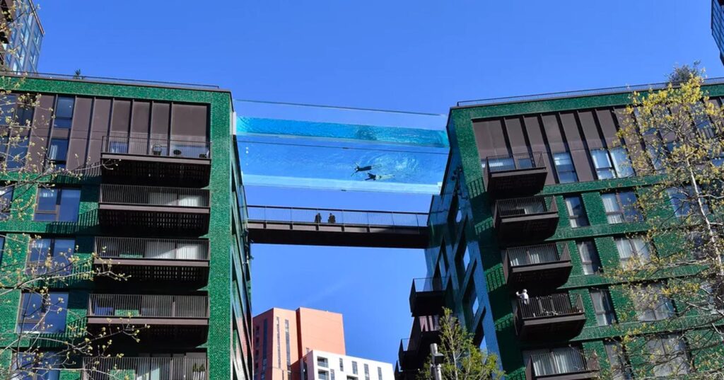 Incrível! Piscina transparente entre dois prédios de dez andares será inaugurada em Londres