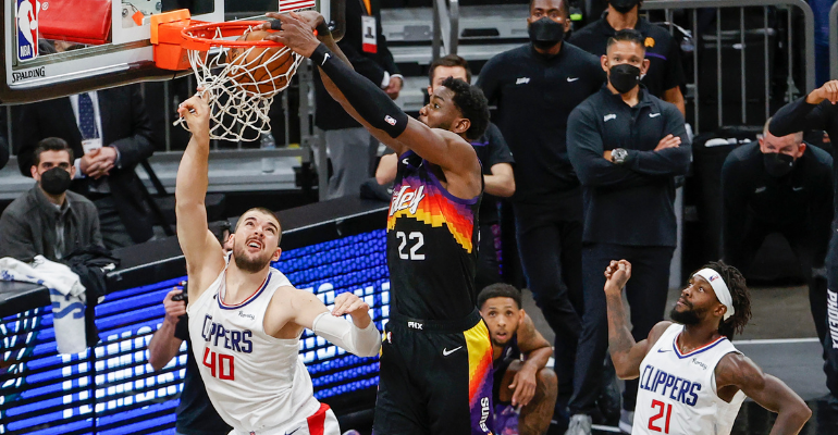 Com lance polêmico no fim, Suns vence Clippers e lidera por 2 a 0