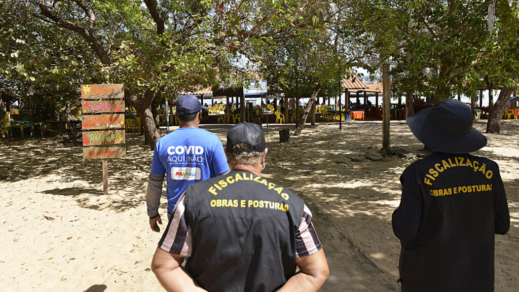 Prefeitura de Palmas realiza ação de conscientização e combate à Covid-19 nas praias da Capital