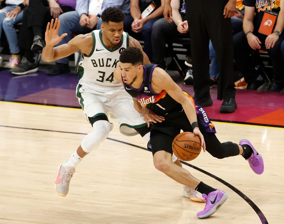 Devin Booker dá show, Suns batem os Bucks e abrem 2 a 0 na final da NBA