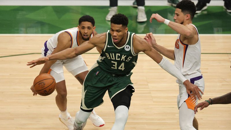 Giannis brilha, Bucks dominam Suns e vencem Jogo 3 das Finais da NBA