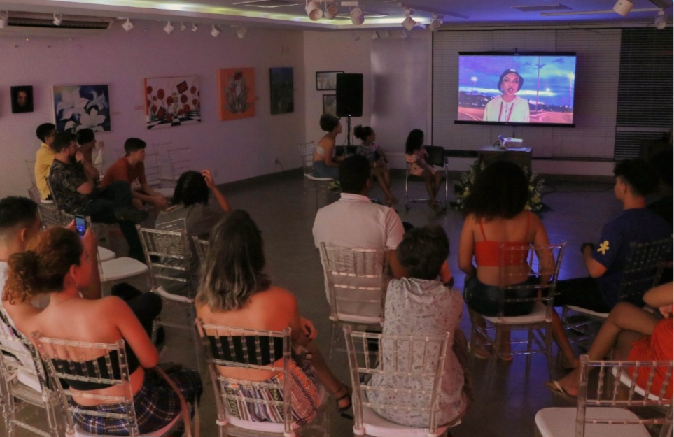 Projeto Palco das Manas lança DVD sobre a cultura do hip hop