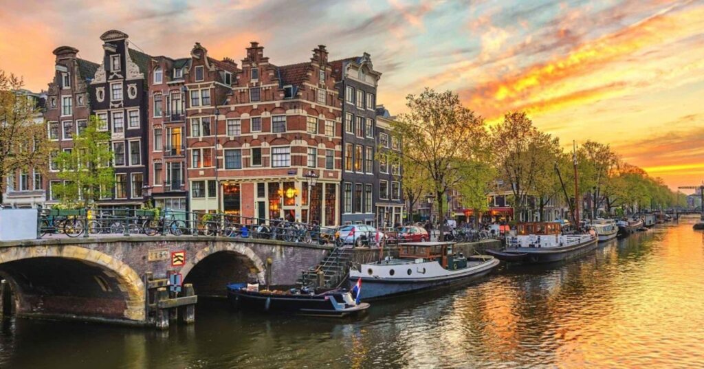 Chega de turistas! Amsterdã proíbe construção de hotéis para frear turismo de massa