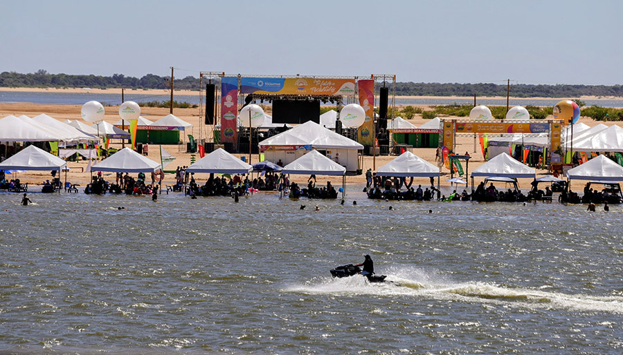 Praia da Gaivota, em Araguacema, é uma das mais frequentadas do rio Araguaia