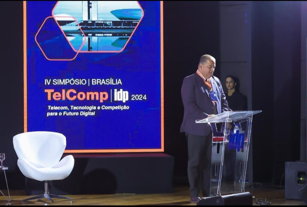 Senador Eduardo Gomes palestra no IV Simpósio Brasília TelComp/IDP 2024