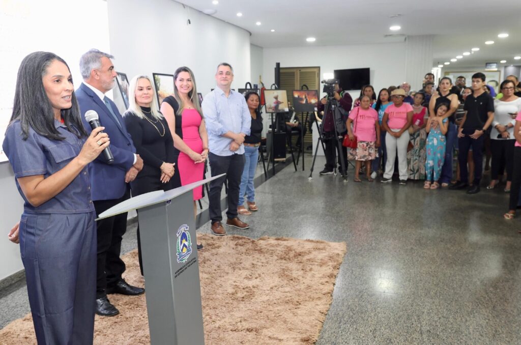 Com retrato da jornada e luta das quebradeiras de coco no Tocantins, exposição Somos Raimundas é aberta em Palmas